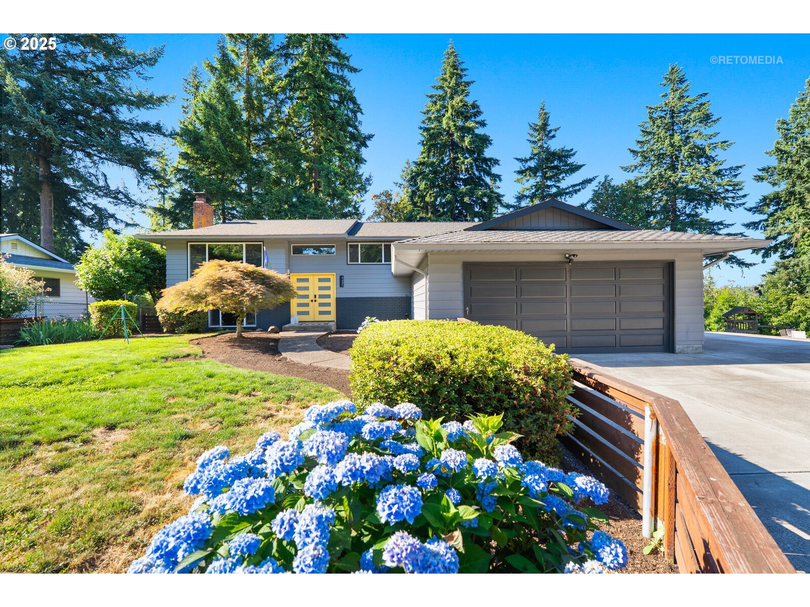 Property Photo: 6480 Chessington Ln OR 97027