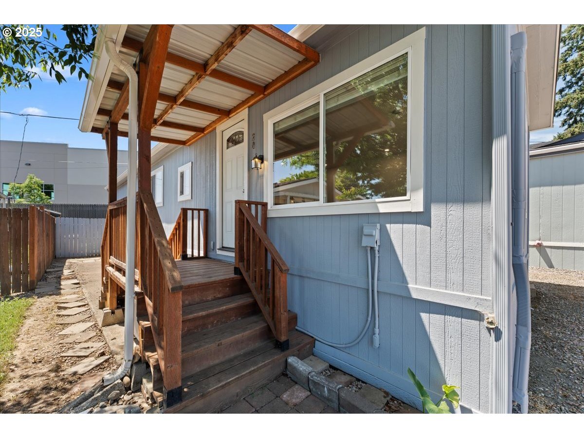 Property Photo: 9700 SW Tualatin Rd 20 OR 97062