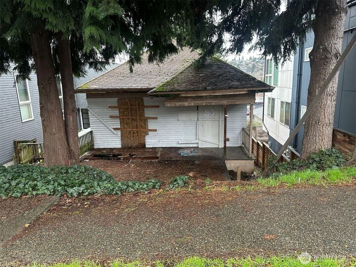Property Photo:  2257  14th Avenue W  WA 98119 