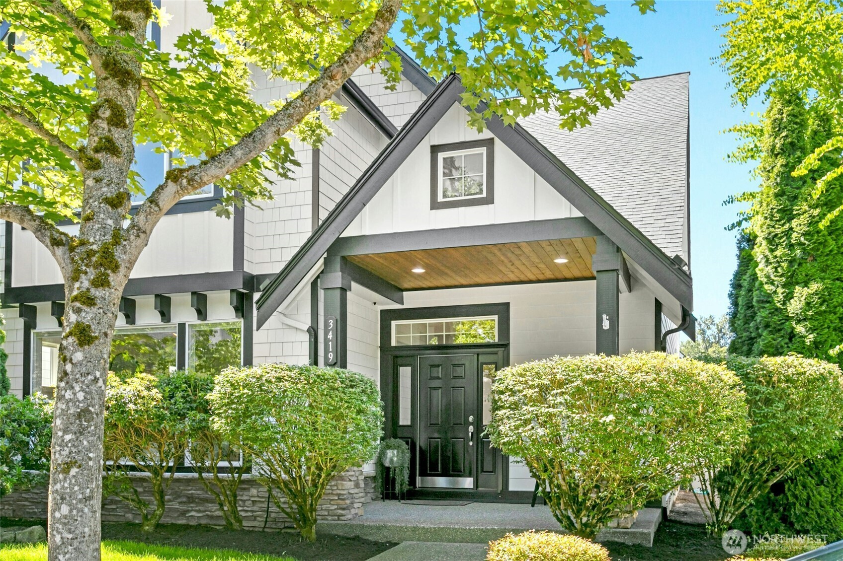 Property Photo: 3419 NE Meadow Way WA 98029