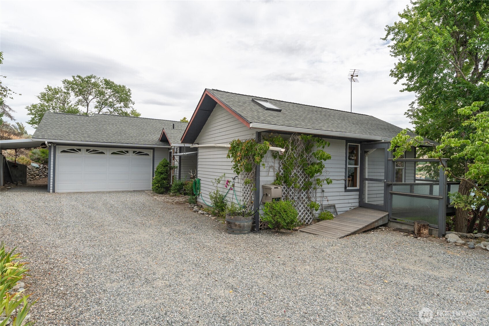 Property Photo:  916  No See Um Road  WA 98816 