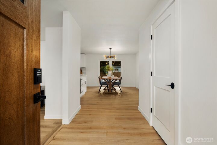 Property Photo:  632  Valley Avenue  WA 98390 