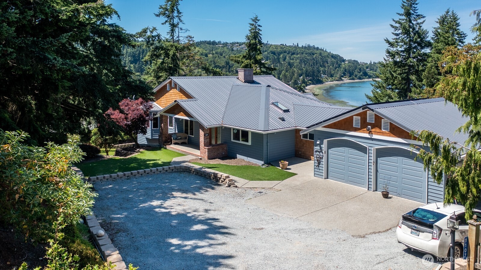 Property Photo: 1107 Puesta Del Sol WA 98282