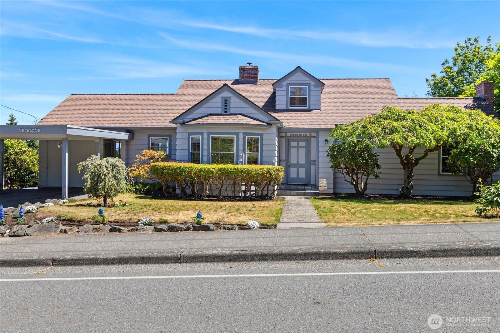 Property Photo: 3523 Federal Avenue WA 98201