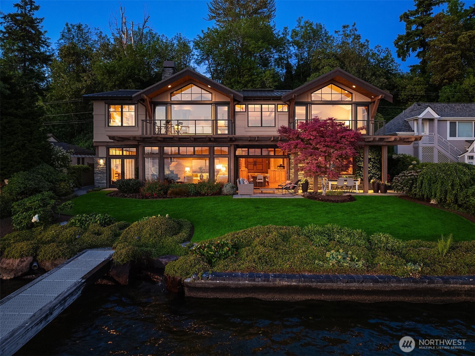 Property Photo: 245 Lake Avenue W WA 98033