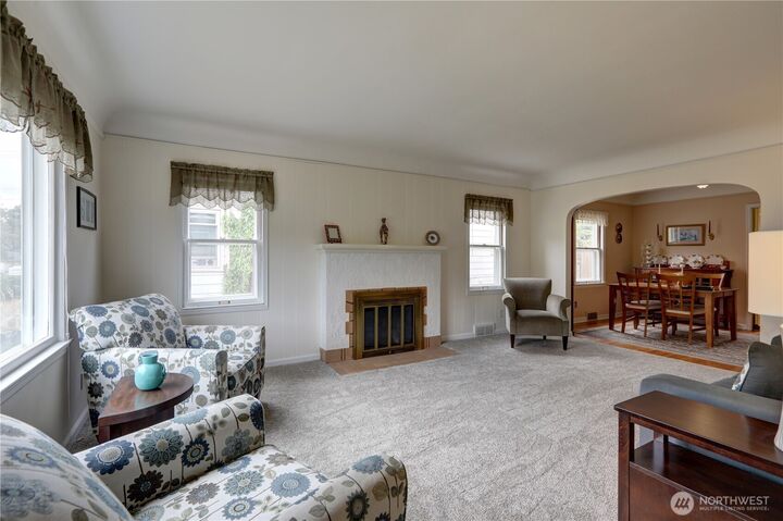 Property Photo:  910 N Union Avenue  WA 98406 