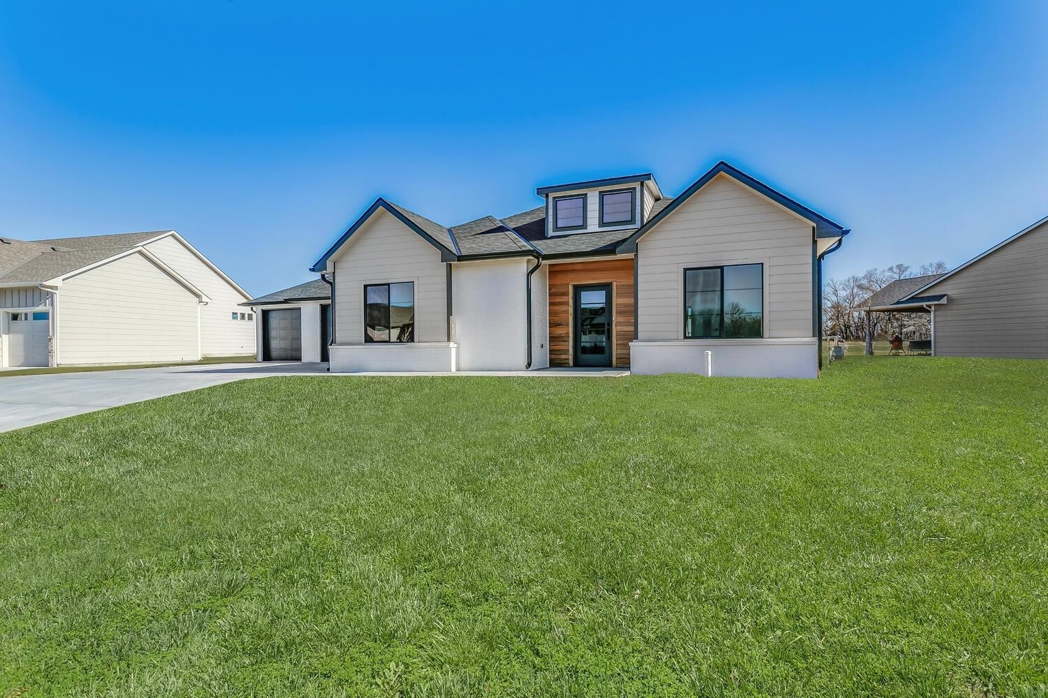 Property Photo: 1430 N Emerald Valley Drive KS 67110