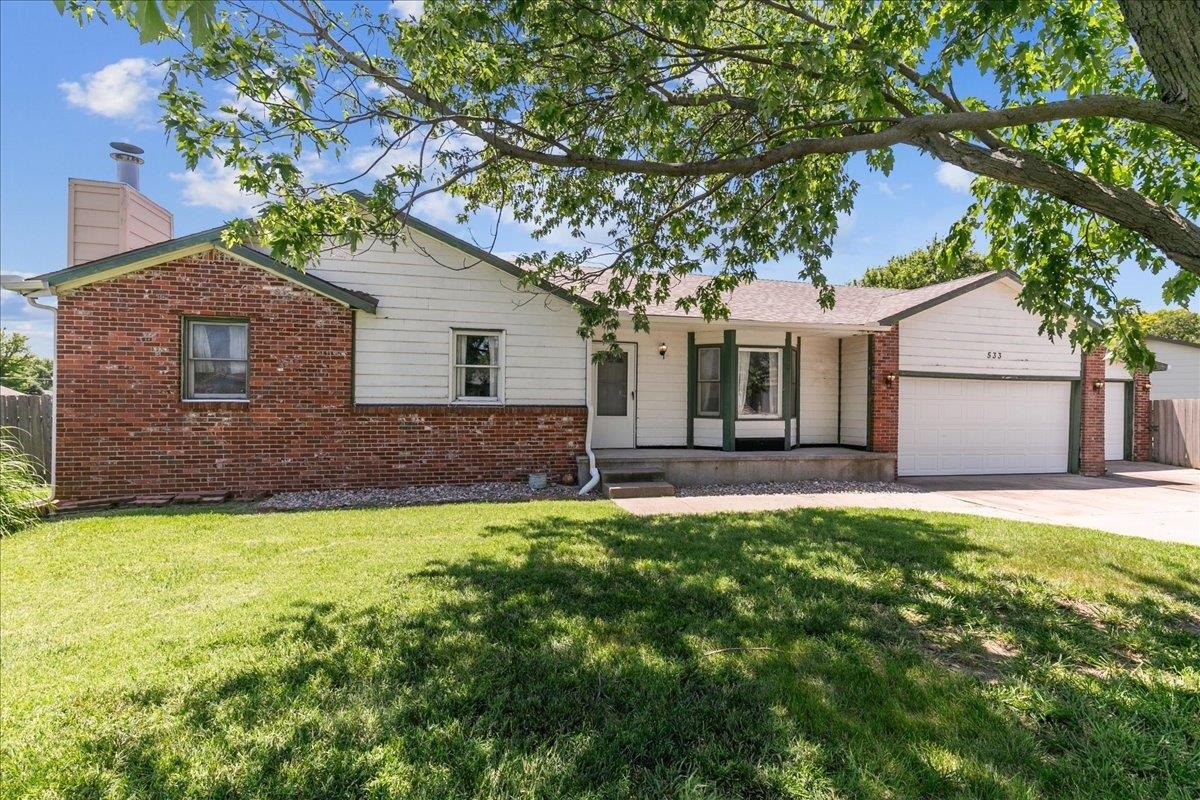 Property Photo: 533 E Berry Ave KS 67133