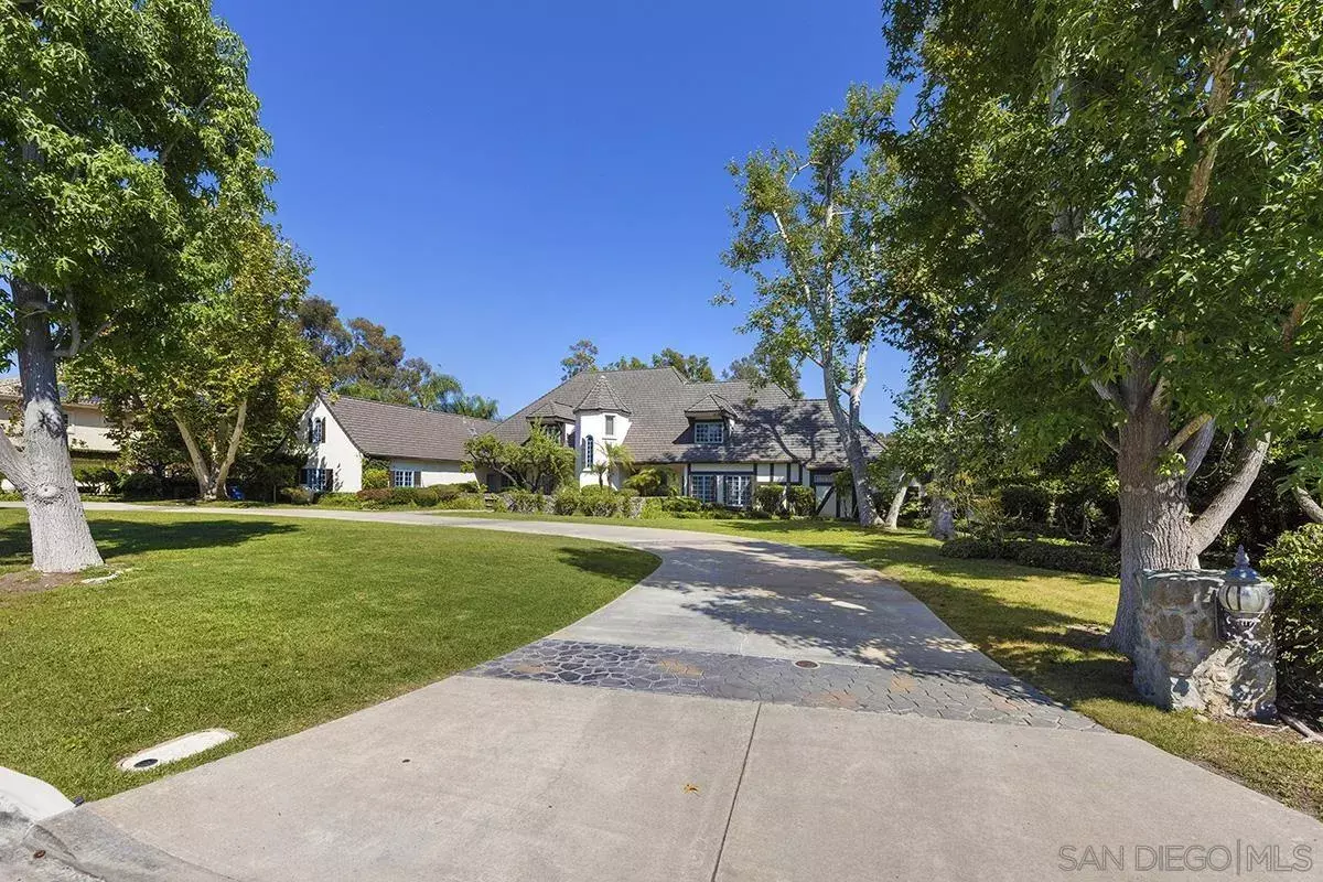 Property Photo: 6350 Calle Del Campanario CA 92067