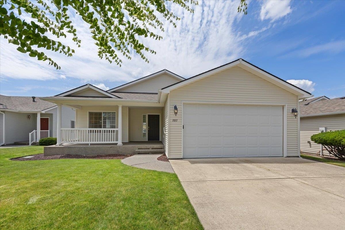 Property Photo:  1011 N Oakmont Ln  WA 99019 