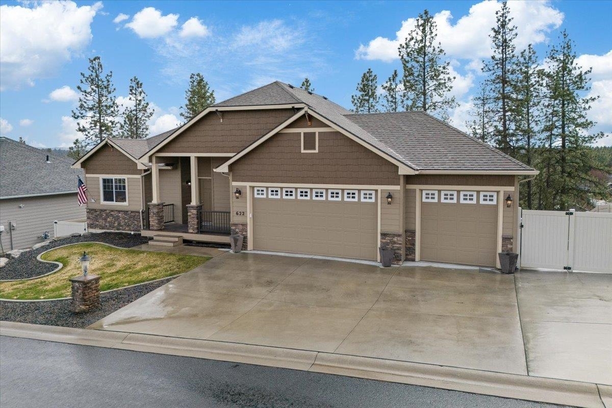 Property Photo:  622 E Country Hill Ln  WA 99208 