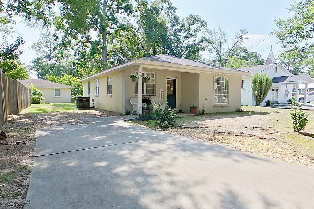 Property Photo:  1003 Wright Street  GA 31792 