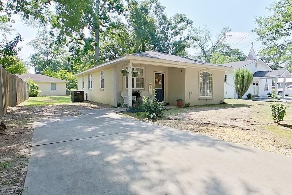 Property Photo: 1003 Wright Street GA 31792