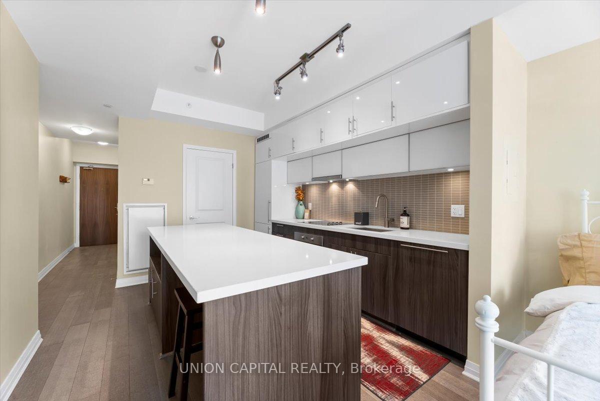 Property Photo: 8 Mercer Street 2803 ON M5V 0C4