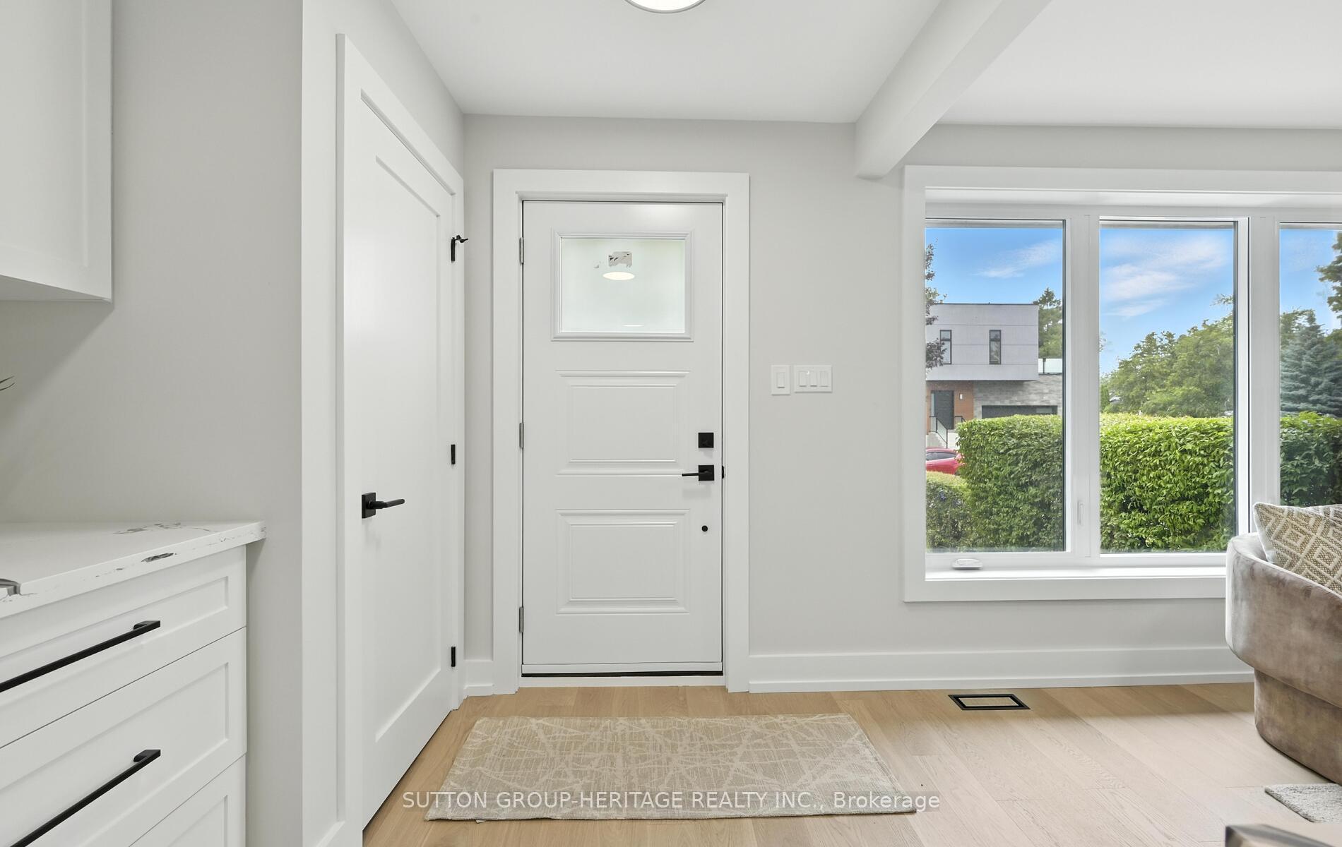 Photo de la propriété:  853 Fairview Avenue  ON L1W 1M7 