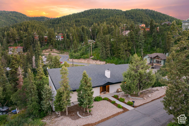 Property Photo: 249 S Parkview Dr E UT 84098