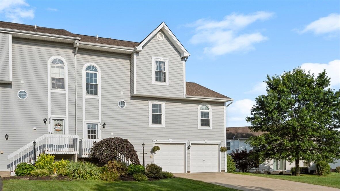 Property Photo:  811 Sunset Cir 811  PA 16066 