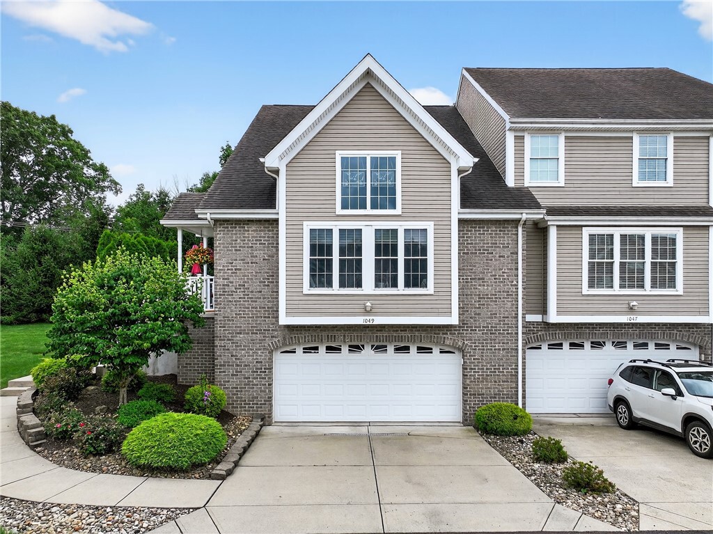 Property Photo: 1049 Waterford Ct E PA 15317