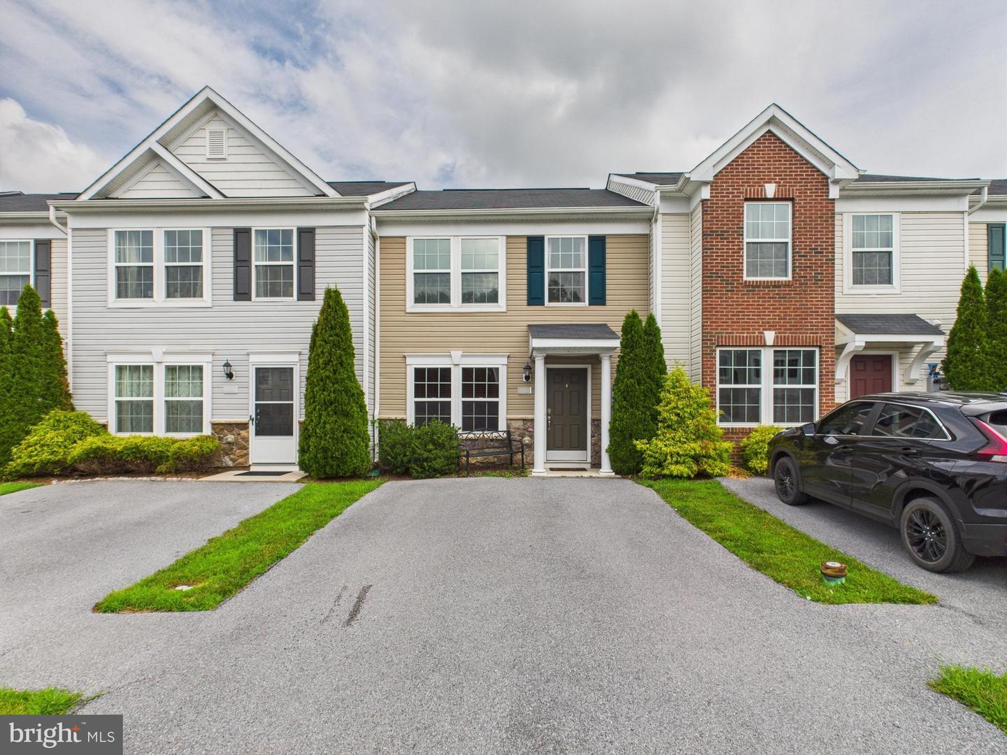Property Photo: 73 Teakwood Drive WV 25404
