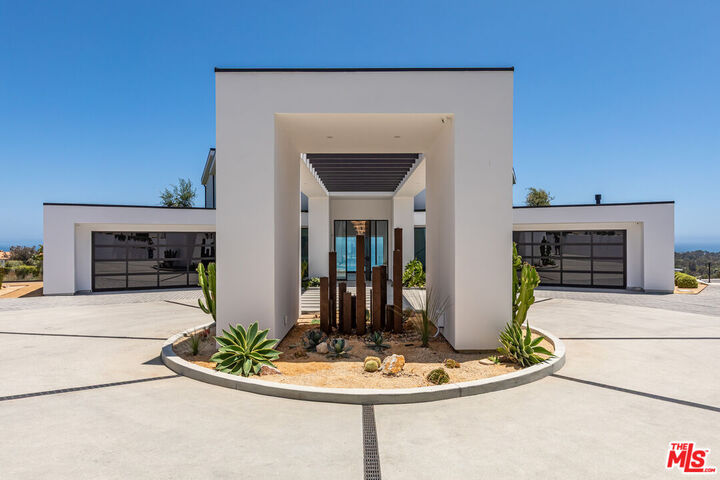 Property Photo:  6156 Zumirez Dr  CA 90265 