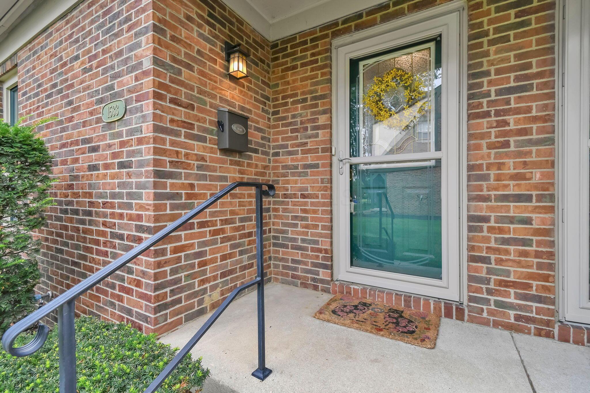 Property Photo:  1533 Sandringham Court  OH 43220 