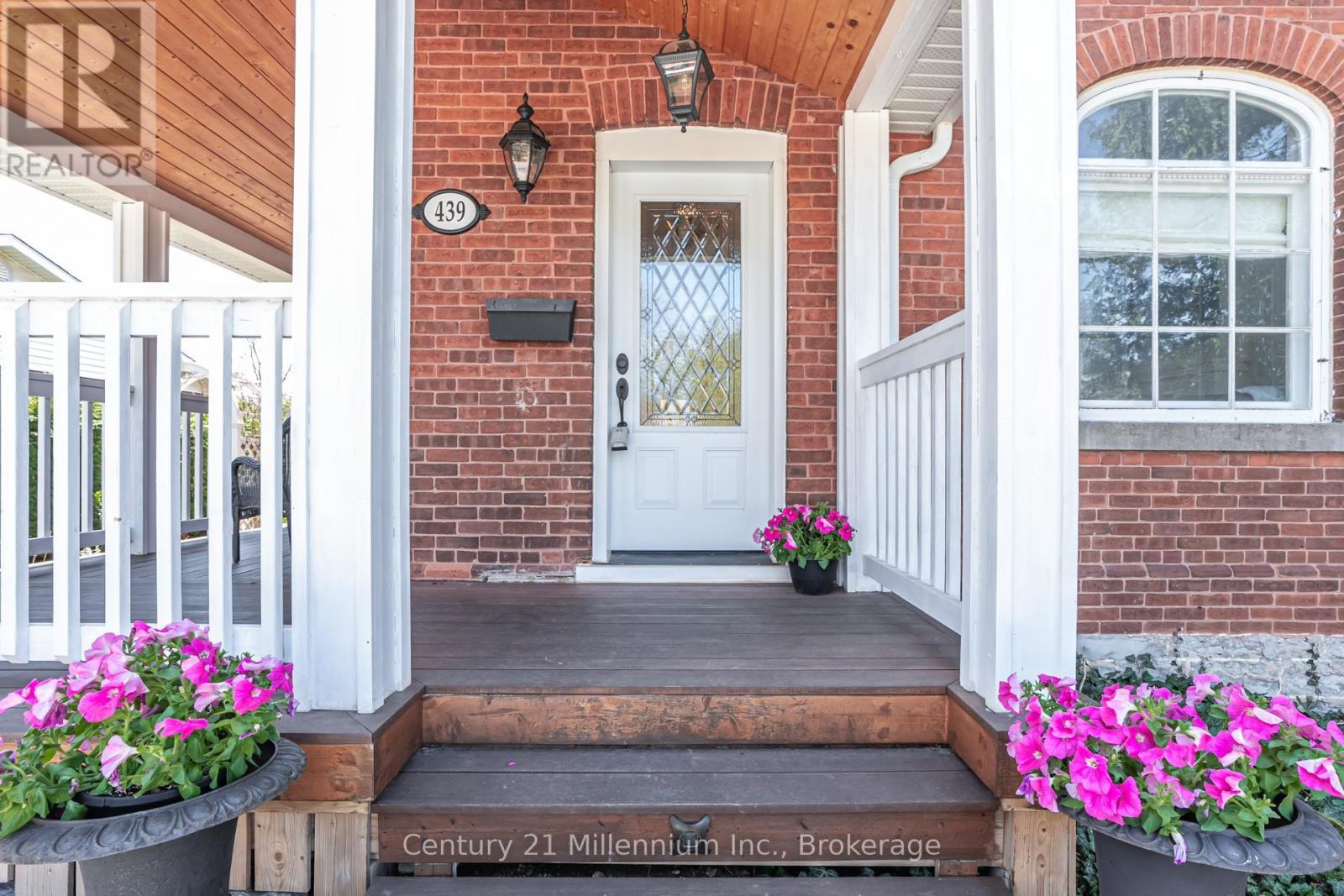 Photo de la propriété: 439 Birch Street ON L9Y 2W4