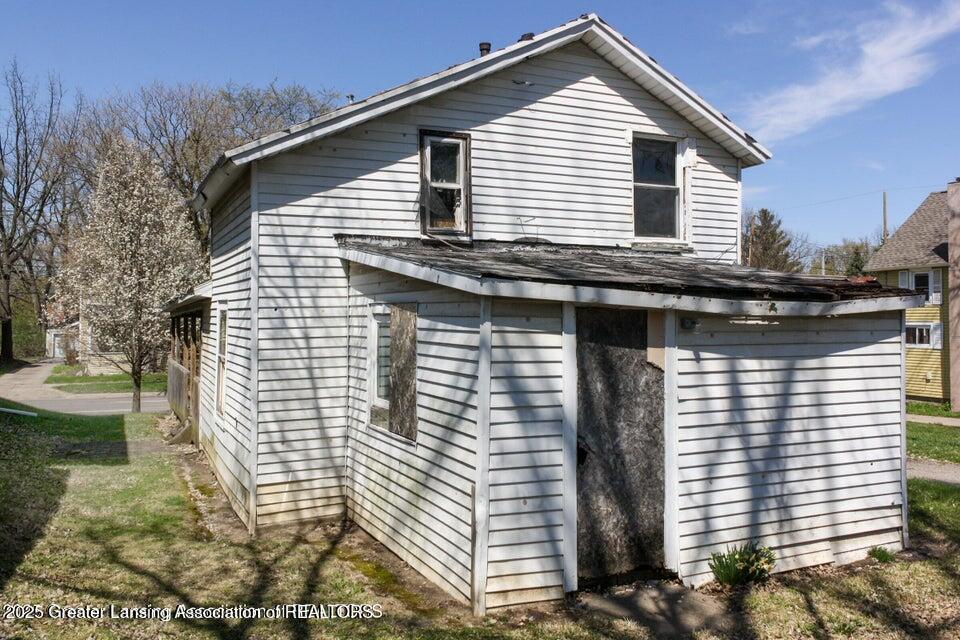 Property Photo: 413 W Oakland Avenue MI 48906