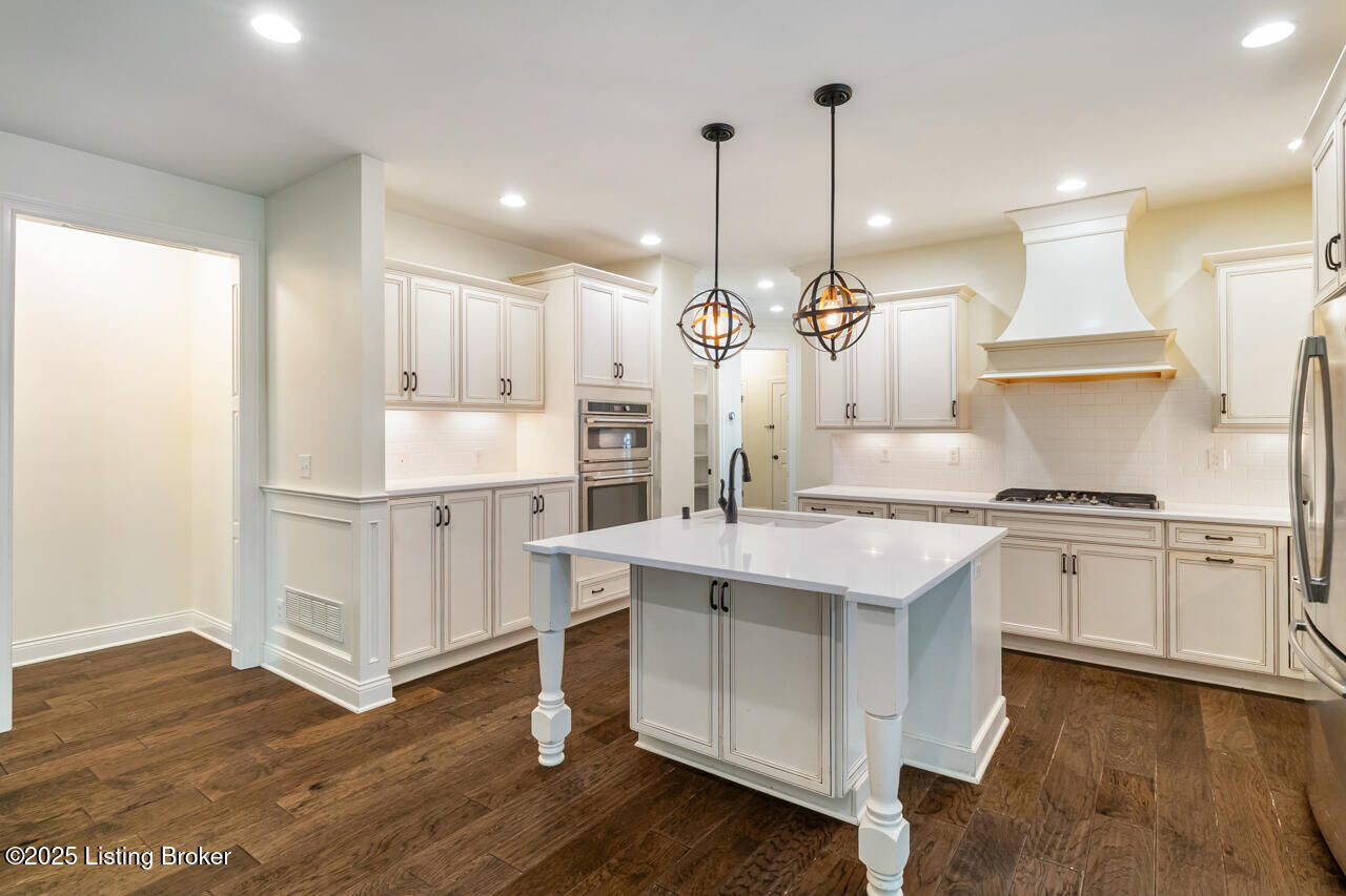 Property Photo:  7809 Springfarm Pointe Pl  KY 40059 