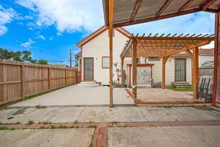 Property Photo: 2217 Gano Street TX 77009