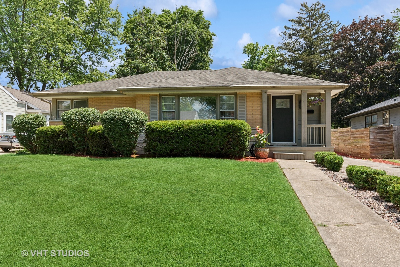 Property Photo: 147 S Prospect Street IL 60187