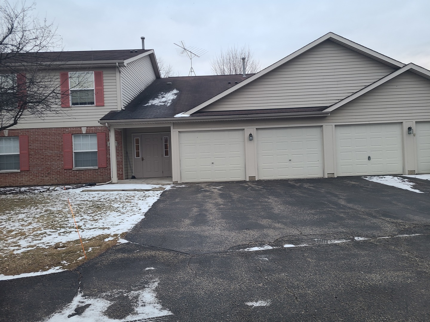 Property Photo: 978 N Village Drive IL 60073