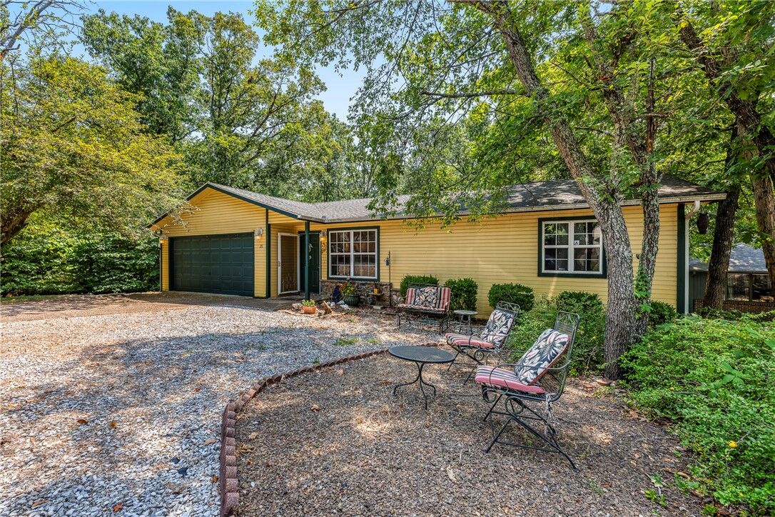 Property Photo:  28 Clevedon Circle  AR 72715 