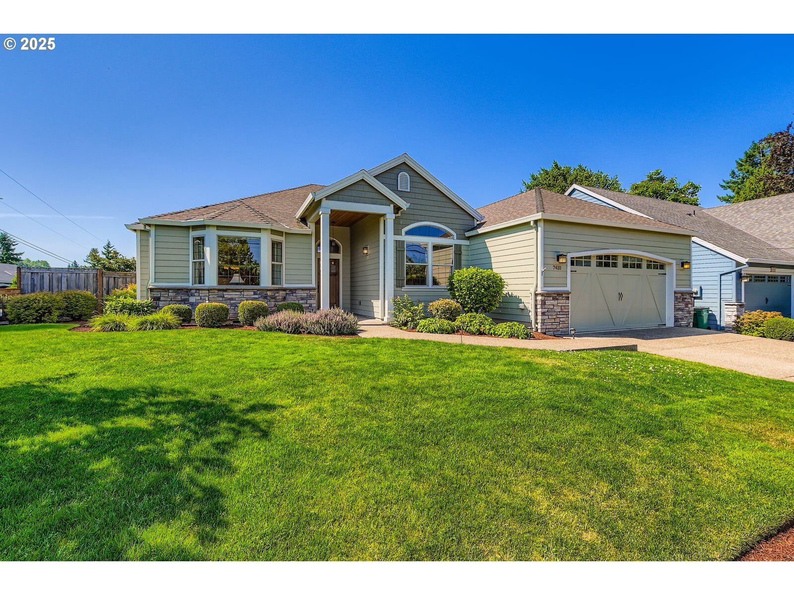 Property Photo: 7410 SW Stewart St OR 97223