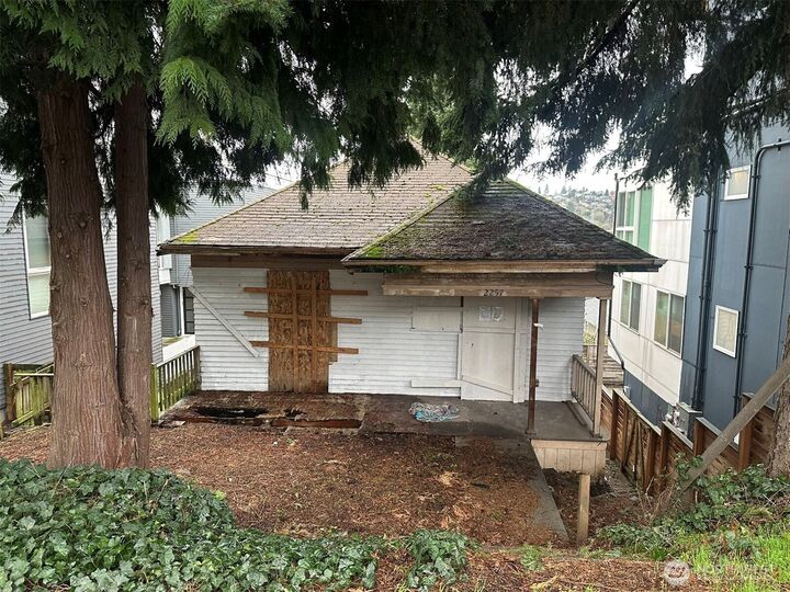 Property Photo:  2257  14th Avenue W  WA 98119 