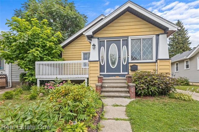 Property Photo: 212 La Plaza Court MI 48073