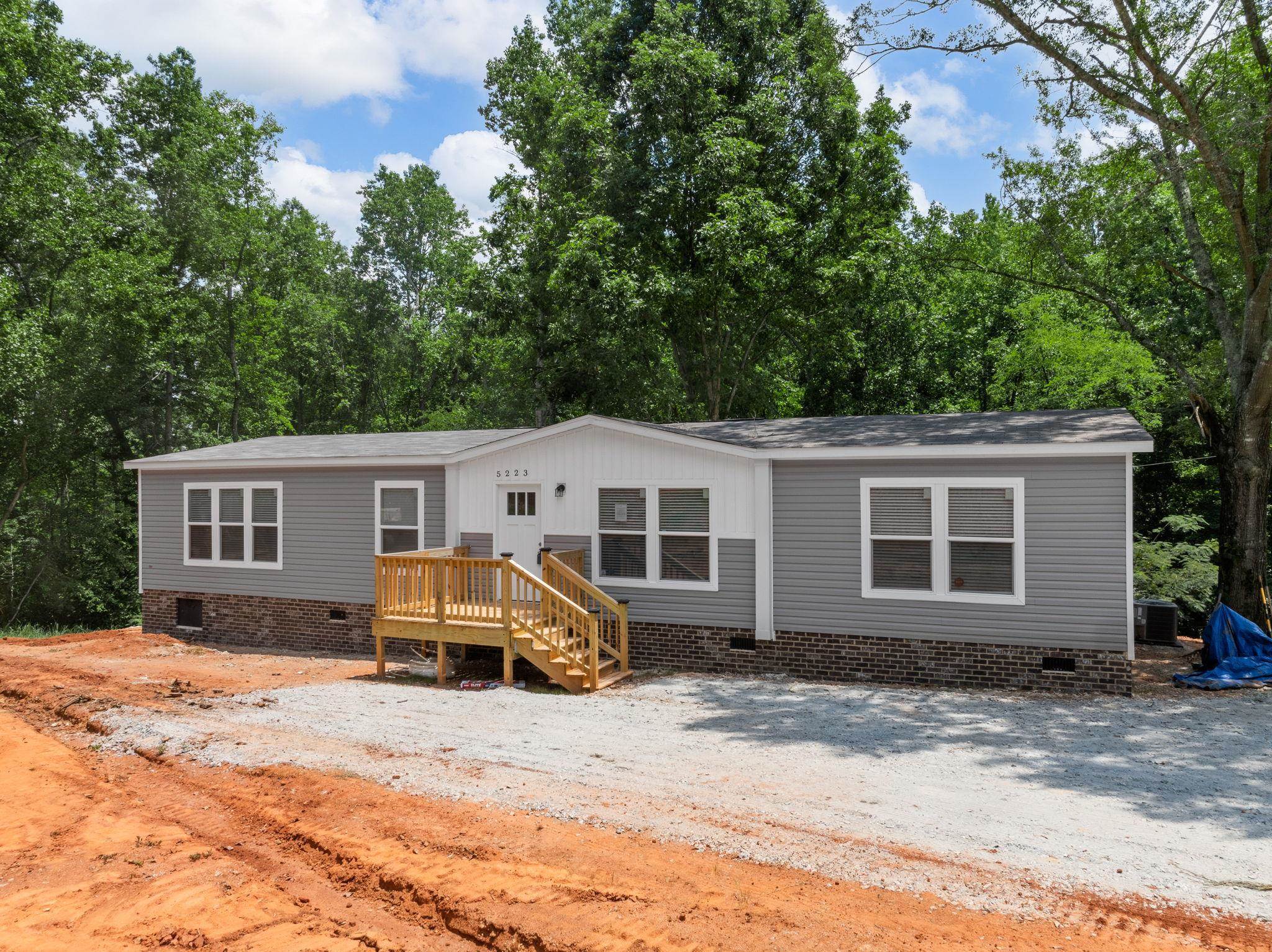 Property Photo: 5223 Highway 11 SC 29349