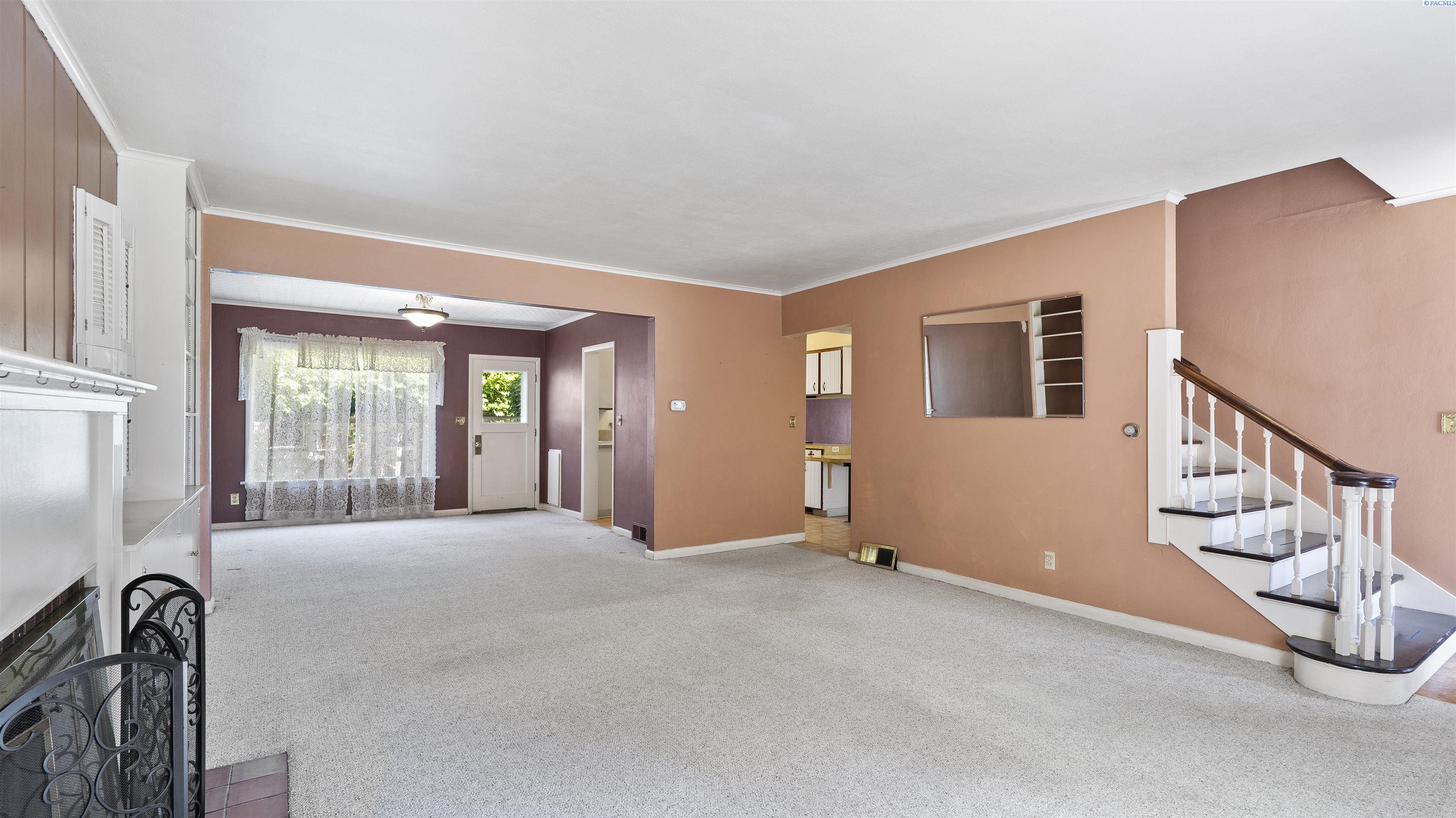 Property Photo: 811 W Park St WA 99301