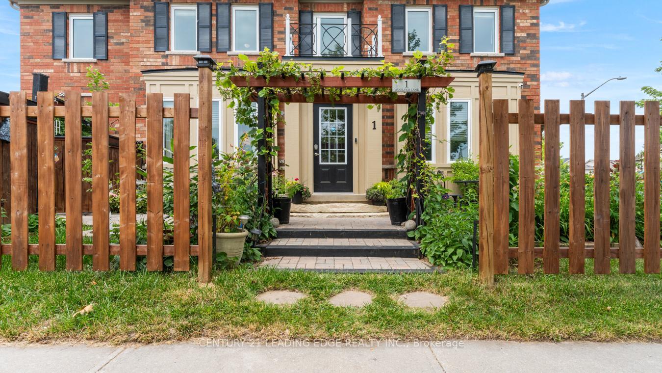 Photo de la propriété: 1 Woolner Lane ON L1C 5L8