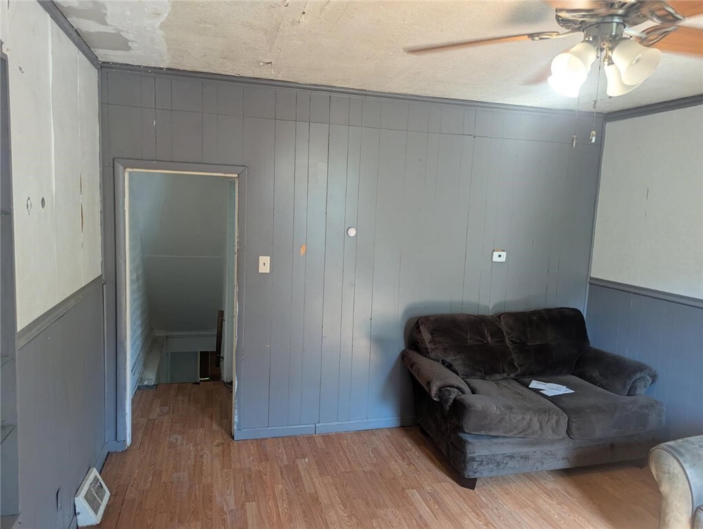 Property Photo: 1233 Scott St PA 15132