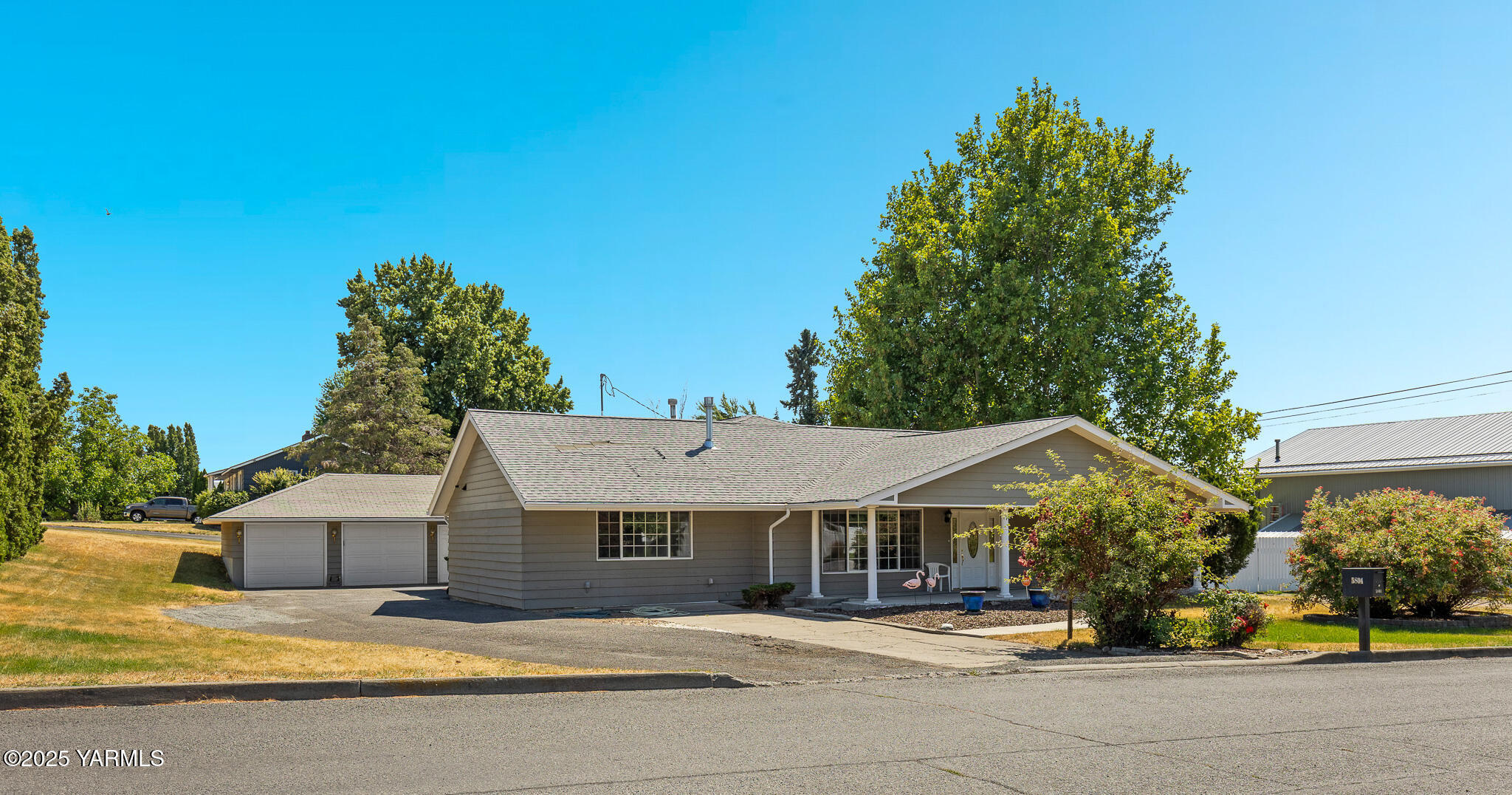 Property Photo: 5804 W Walnut St WA 98908