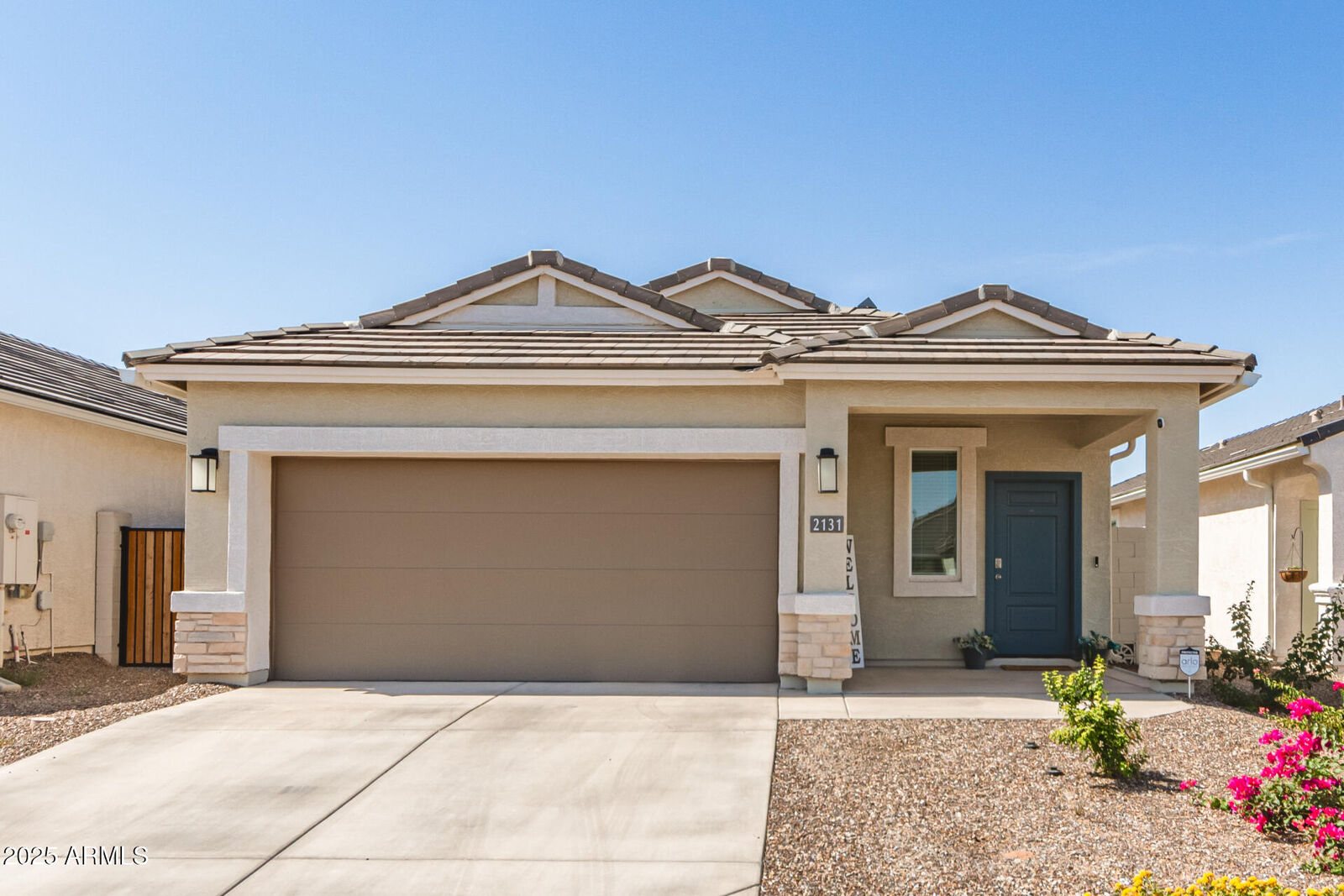 Property Photo: 2131 W Shelly Avenue AZ 85120