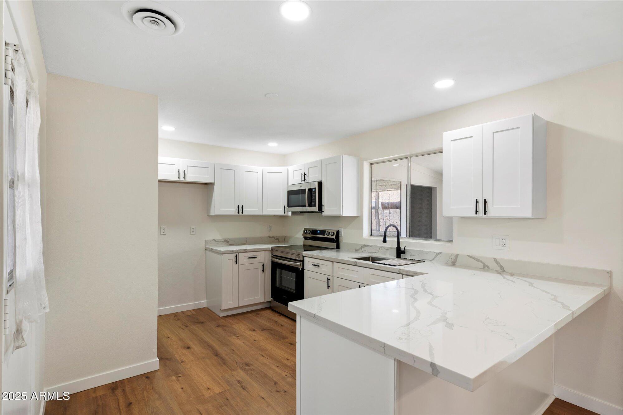 Property Photo: 102 W 17th Avenue AZ 85120