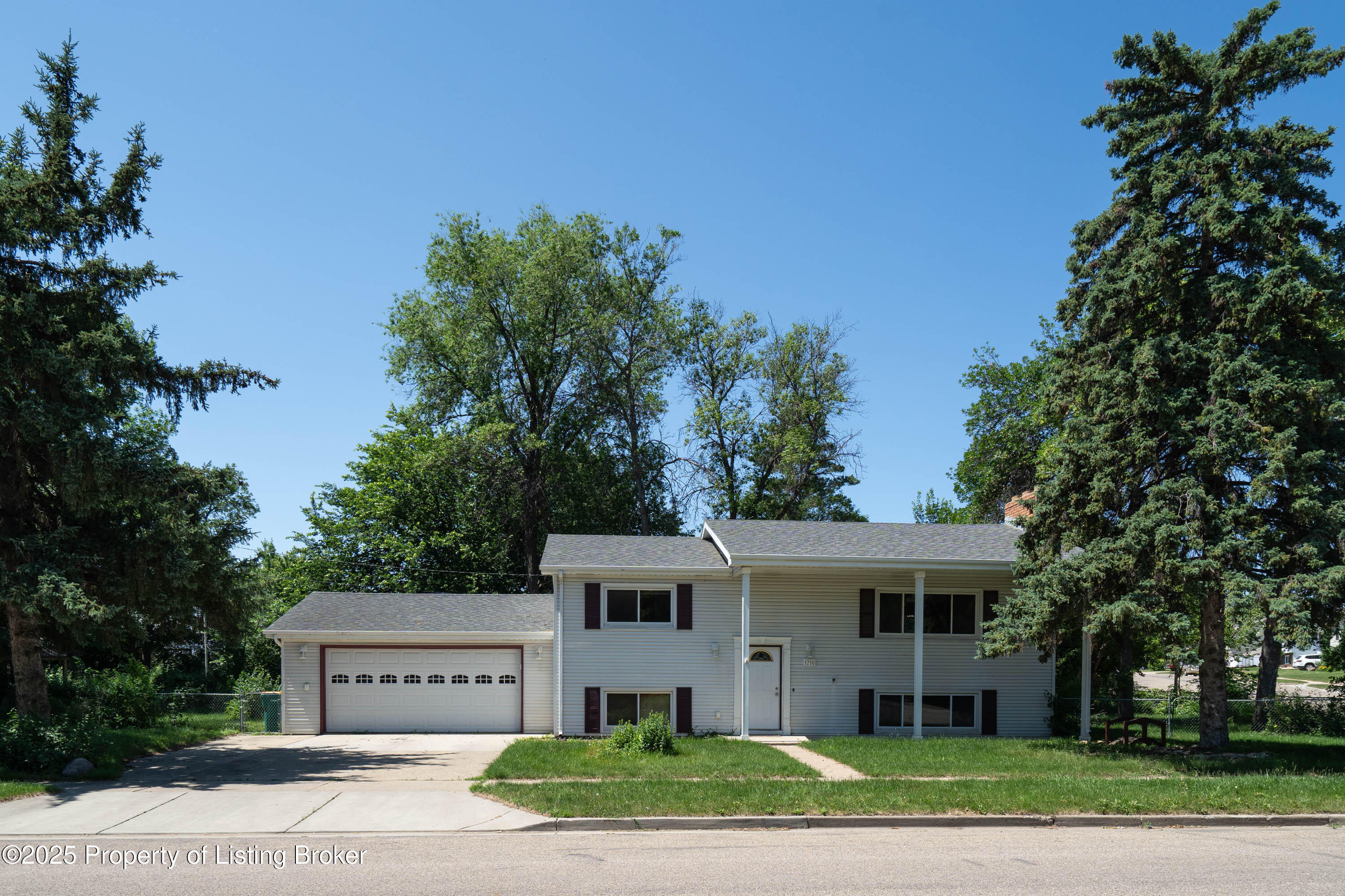 1716 Thompson Street  Bismarck ND 58501 photo