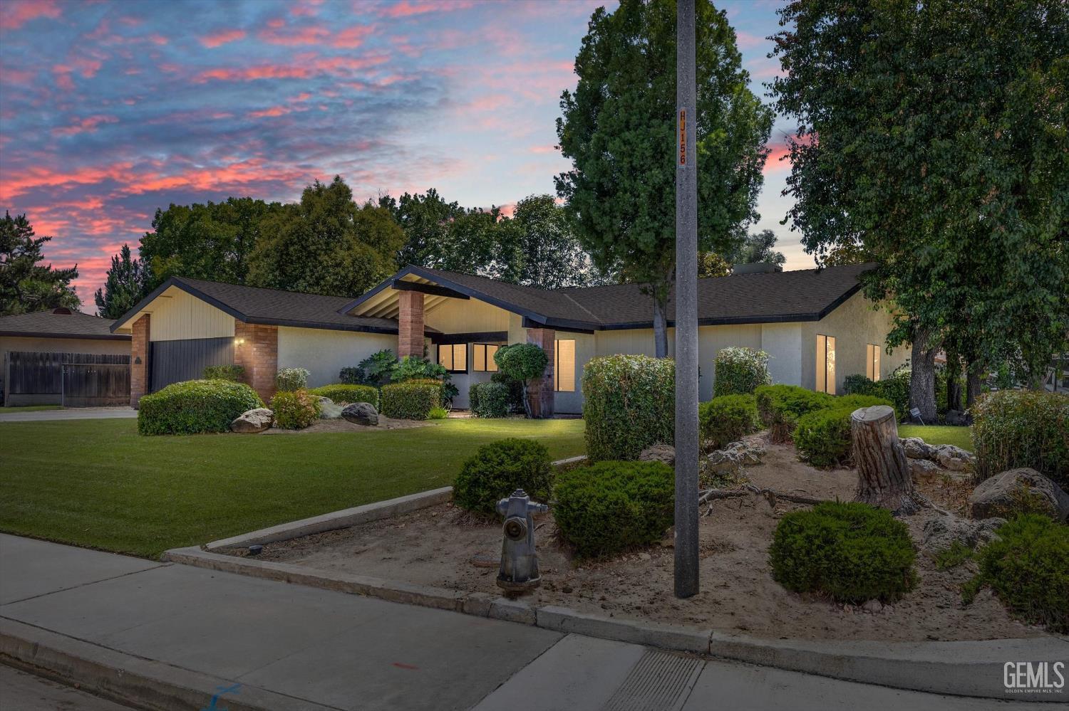 Property Photo: 2601 Barrington CA 93309