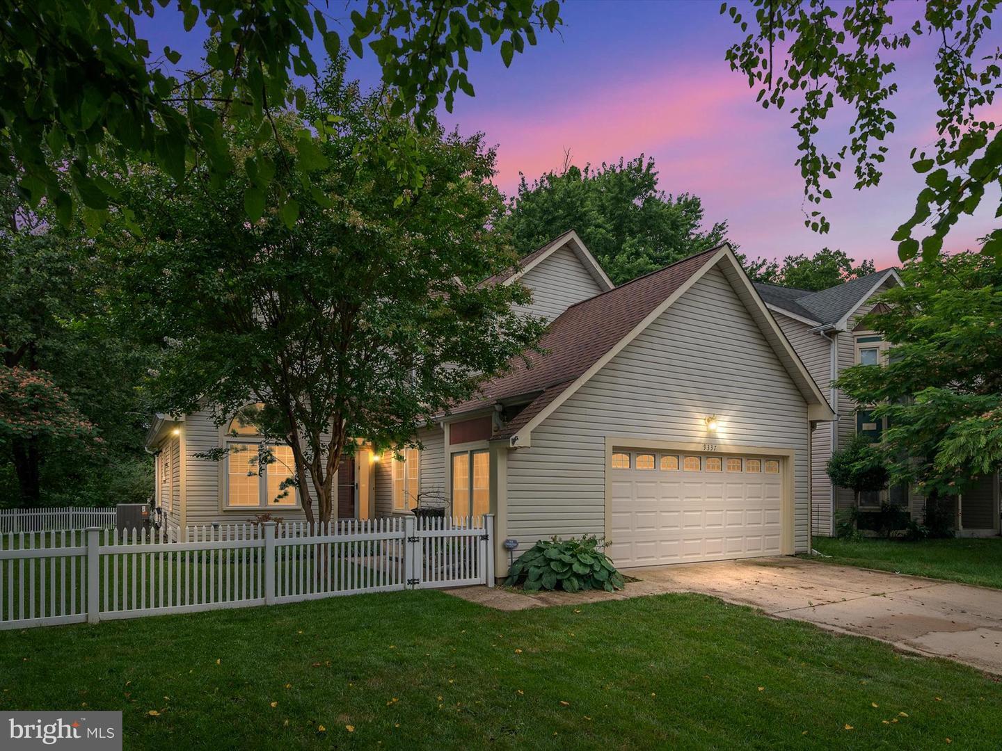 Property Photo: 9337 Creekview Drive MD 20708