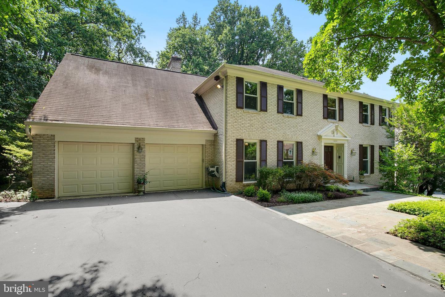 Property Photo: 11004 Roundtable Court MD 20852