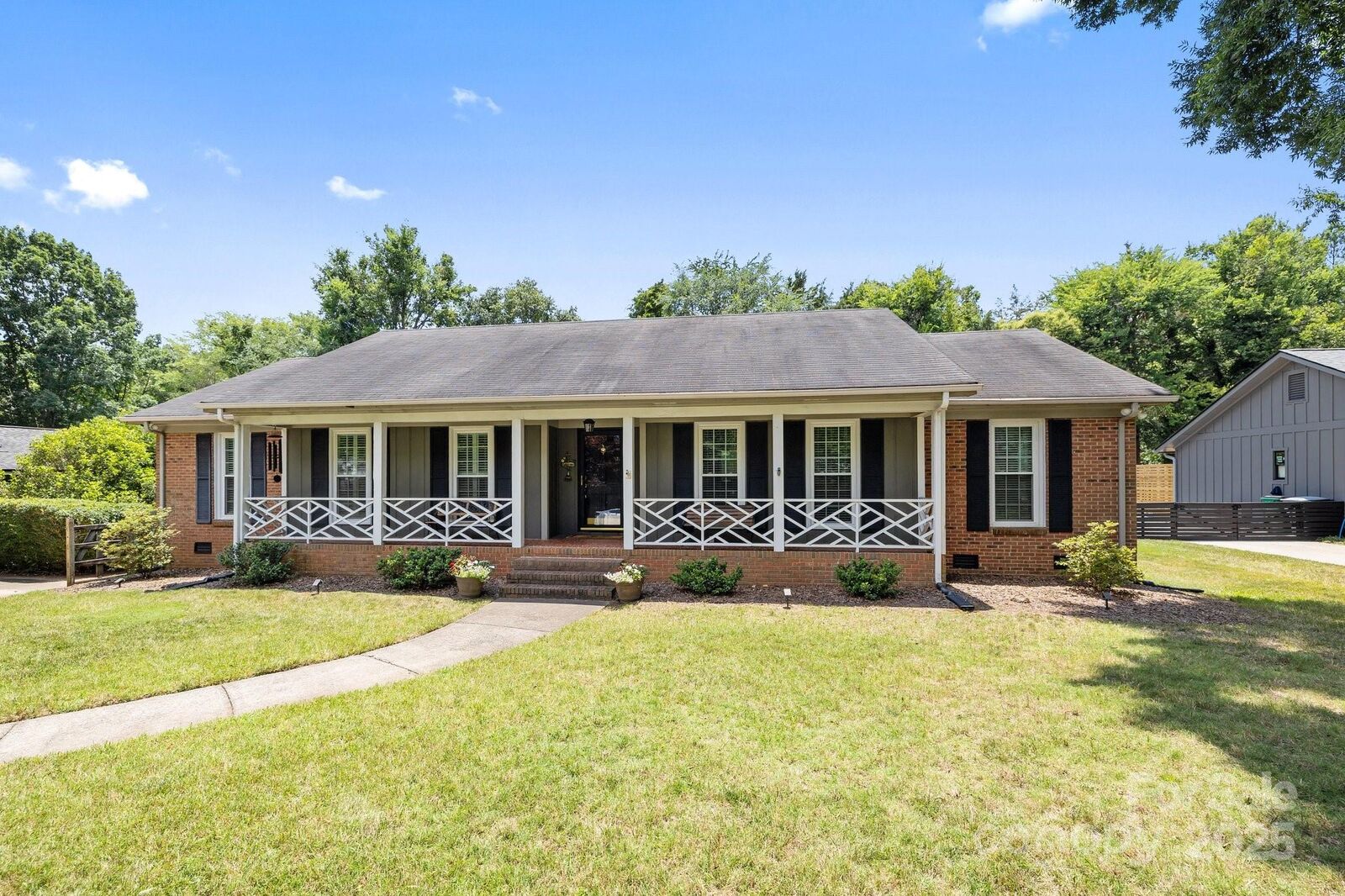 Property Photo:  5006 Crooked Oak Lane  NC 28226 