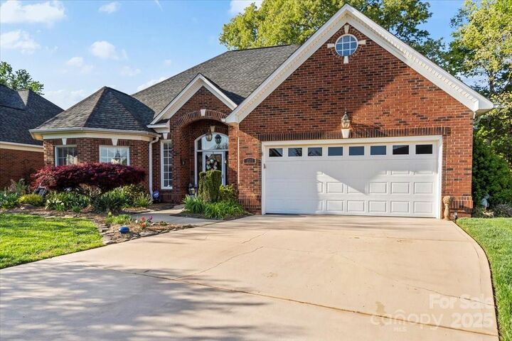 Property Photo:  1511 Elkhart Circle  NC 28054 