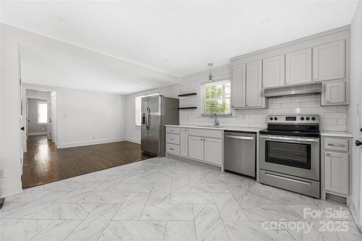 Property Photo: 5337 Kildare Drive NC 28215