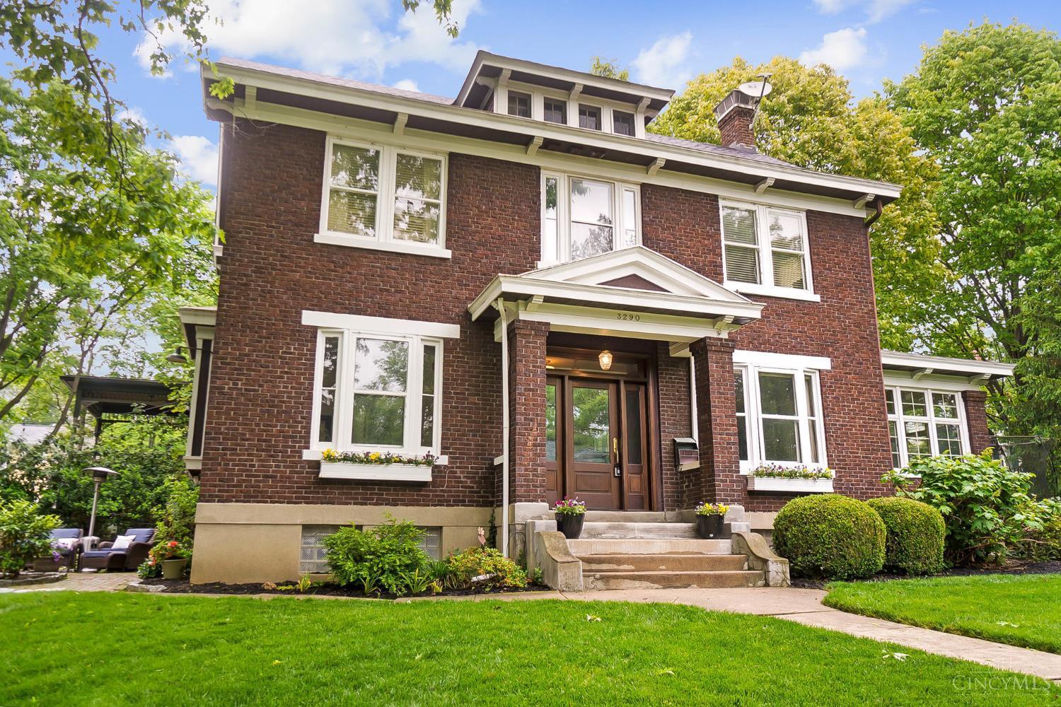 Property Photo:  3290 Observatory Avenue  OH 45208 